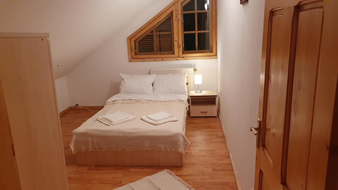 Vila Panselutelor 6 Sinaia Exteriör bild