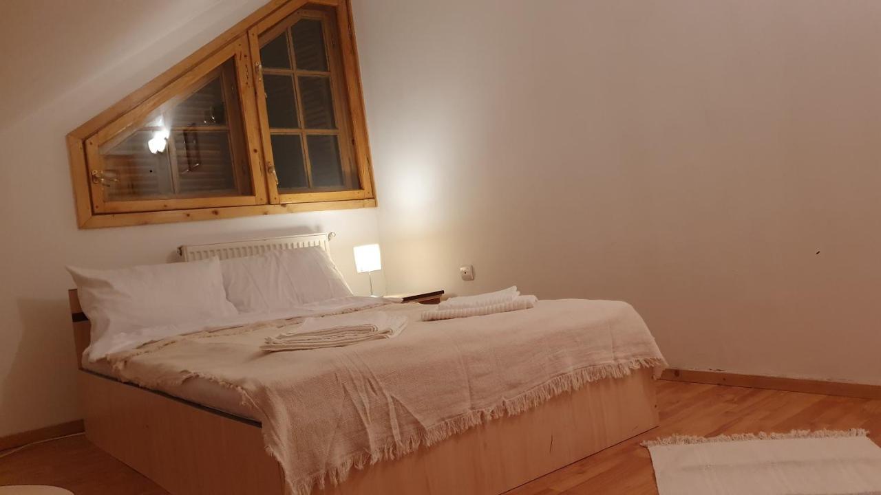 Vila Panselutelor 6 Sinaia Exteriör bild